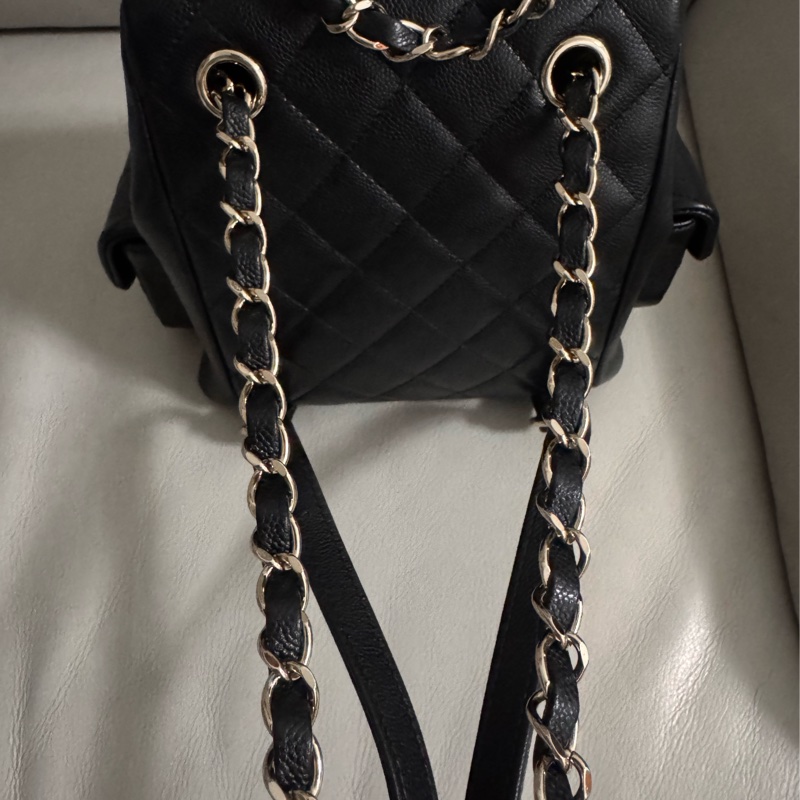 Chanel Duma 小號 黑色牛皮雙肩包淡金扣晶片款-16