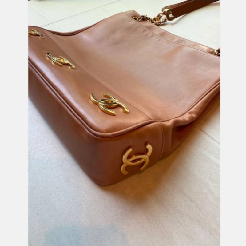 Chanel 8logo 肩背包正反前後側面皆有logo男女皆可-2