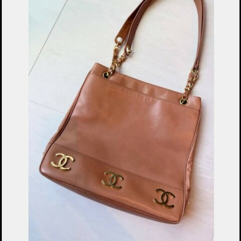 Chanel 8logo 肩背包正反前後側面皆有logo男女皆可