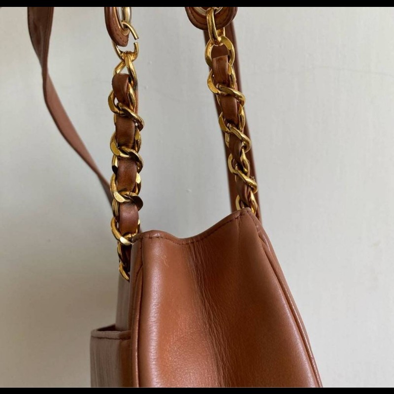 Chanel 8logo 肩背包正反前後側面皆有logo男女皆可-5