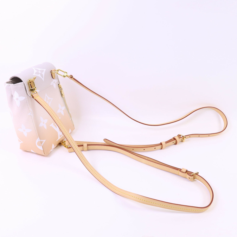 LOUIS VUITTON Monogram Giant By The Pool Backpack金扣背包-7