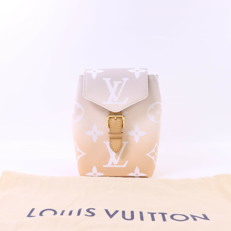 LOUIS VUITTON Monogram Giant By The Pool Backpack金扣背包-9