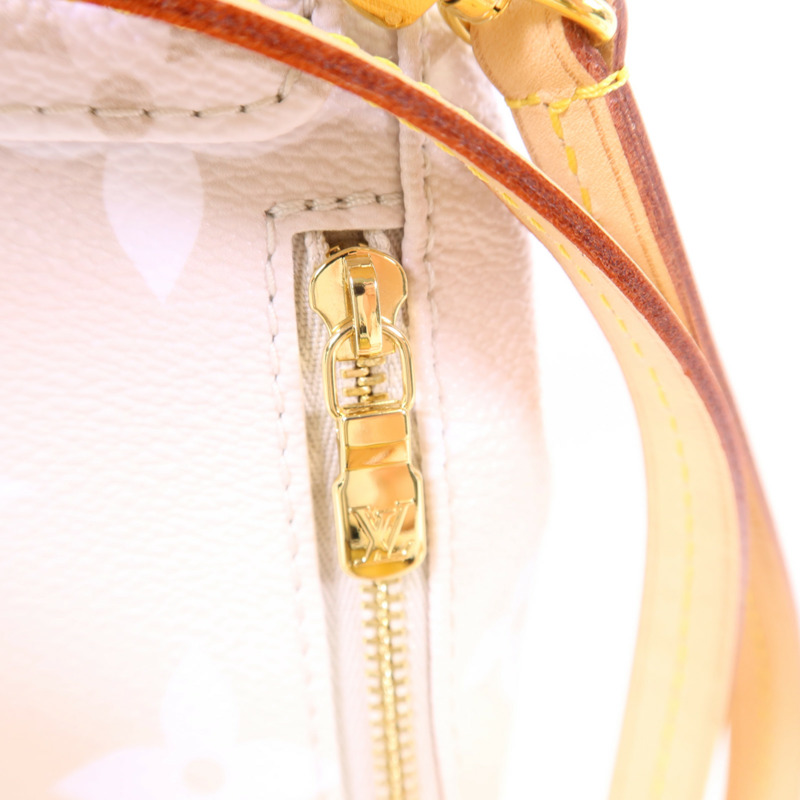 LOUIS VUITTON Monogram Giant By The Pool Backpack金扣背包-10