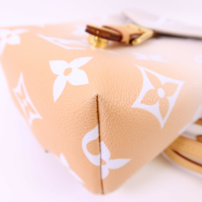 LOUIS VUITTON Monogram Giant By The Pool Backpack金扣背包-12