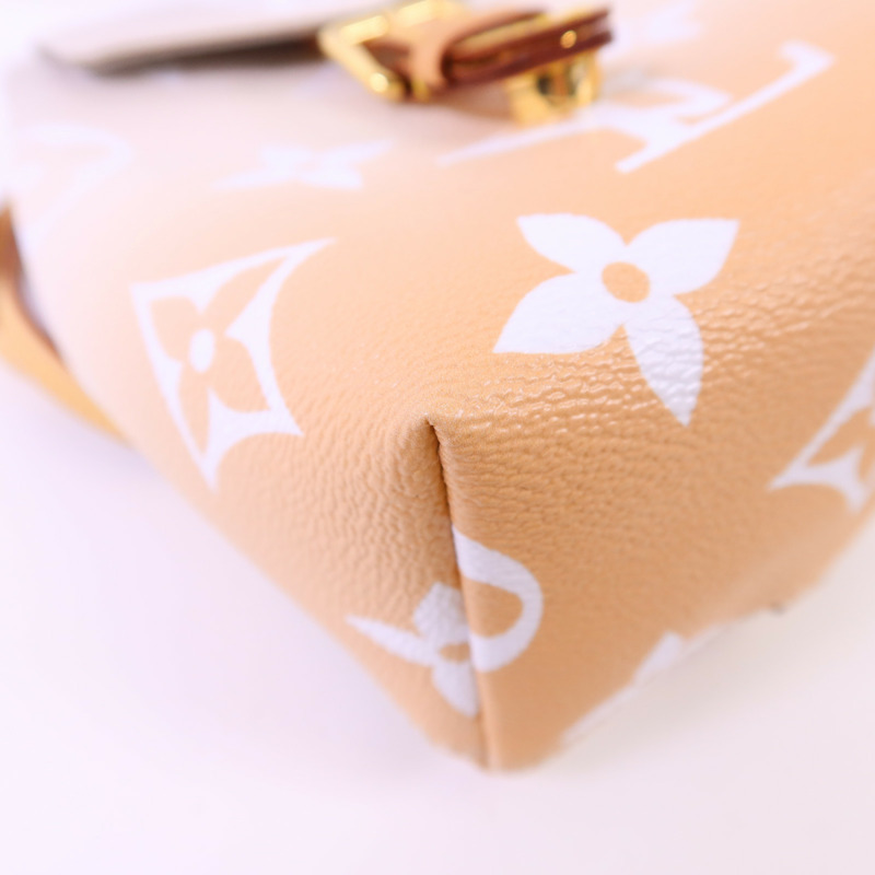 LOUIS VUITTON Monogram Giant By The Pool Backpack金扣背包-13