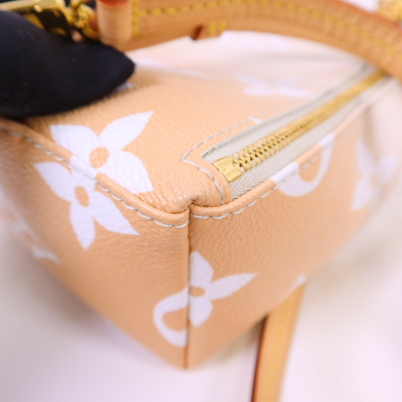 LOUIS VUITTON Monogram Giant By The Pool Backpack金扣背包-14