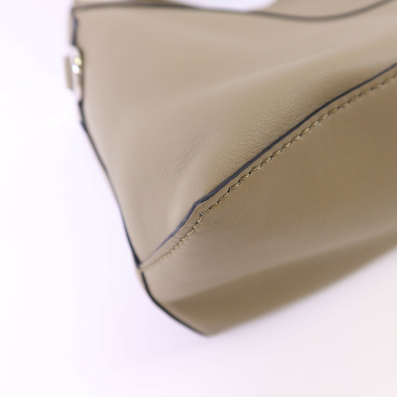 LOEWE 羊皮皮革Puzzle Hobo銀扣肩背袋-11