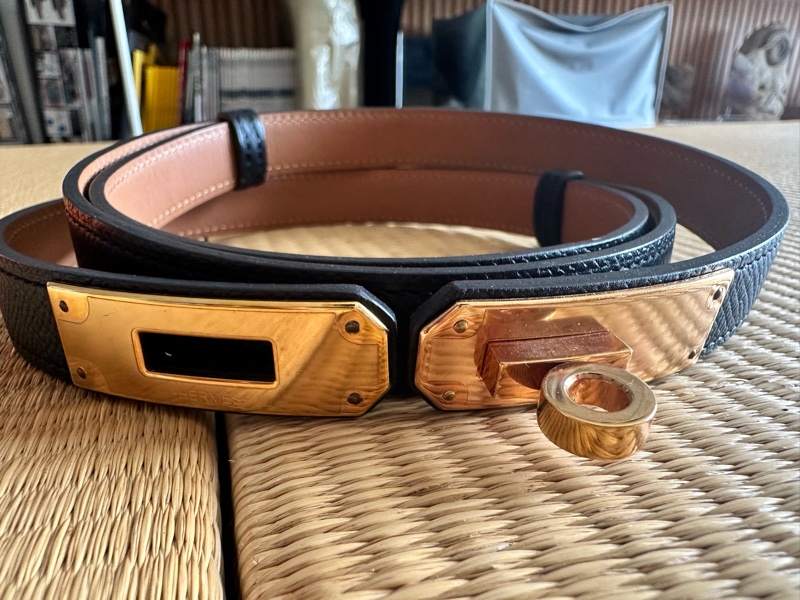 🖤法式優雅的黑帥金凱莉🖤愛馬仕Hermès的Kelly 18 皮帶-2