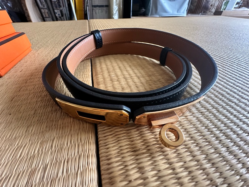 🖤法式優雅的黑帥金凱莉🖤愛馬仕Hermès的Kelly 18 皮帶-3