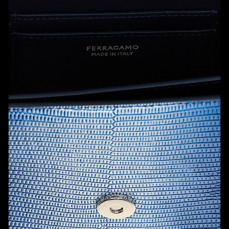Ferragamo Fiamma 小號藍色漸變色斜背包 女款手袋-4