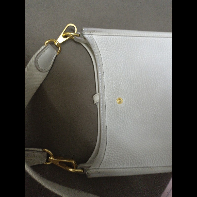 愛瑪仕奶油白金釦mini側背包-4