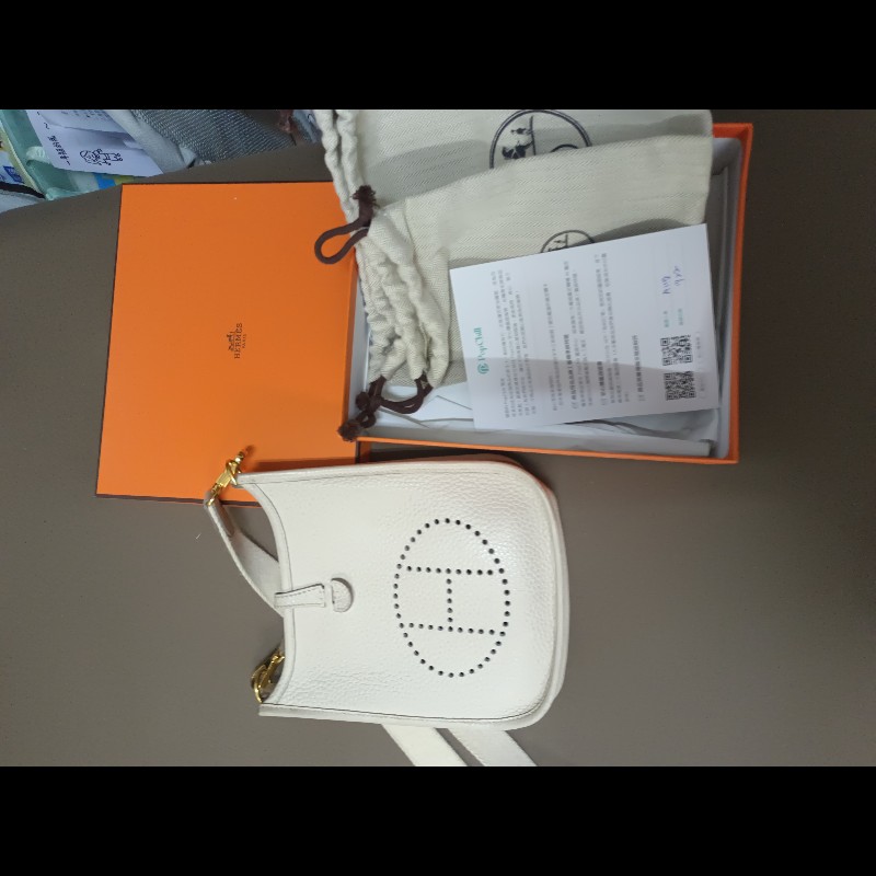 愛瑪仕奶油白金釦mini側背包-14