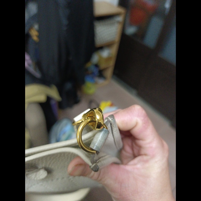 愛瑪仕奶油白金釦mini側背包-15