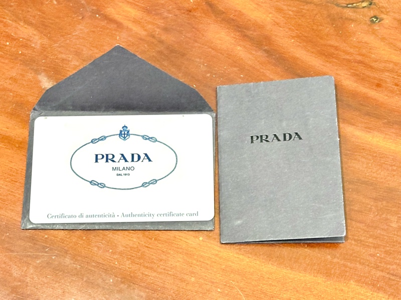 Prada 荔枝紋純牛皮包-3