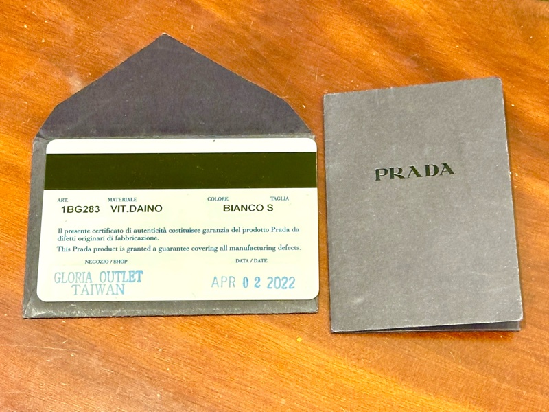 Prada 荔枝紋純牛皮包-11