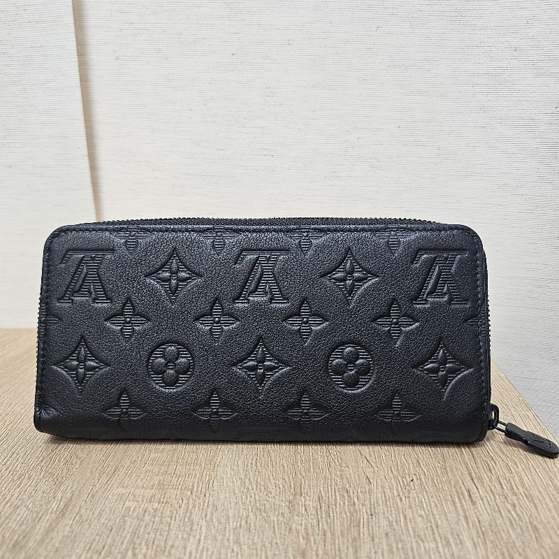 [新年福利甜價🧧] LV黑牛皮壓紋黑釦Zippy拉鏈長夾-1