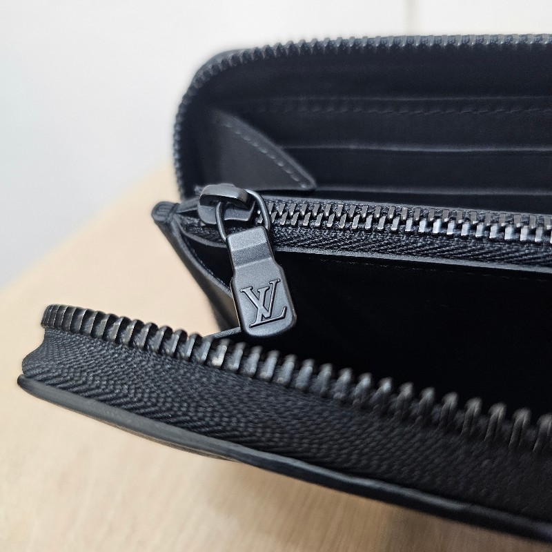 [新年福利甜價🧧] LV黑牛皮壓紋黑釦Zippy拉鏈長夾-12
