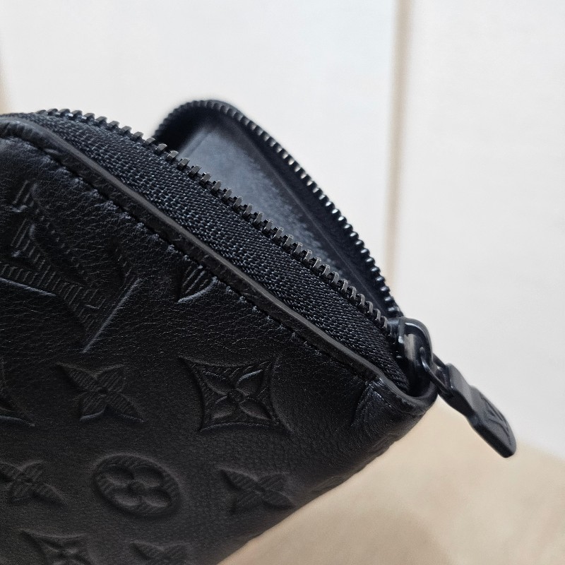 [新年福利甜價🧧] LV黑牛皮壓紋黑釦Zippy拉鏈長夾-14