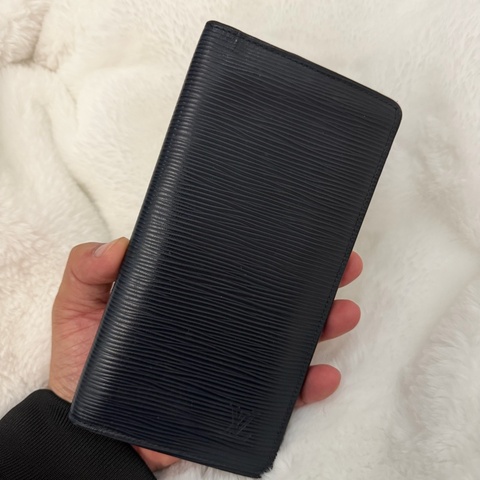 Lv 水波紋對開長夾（新款16卡）M61816