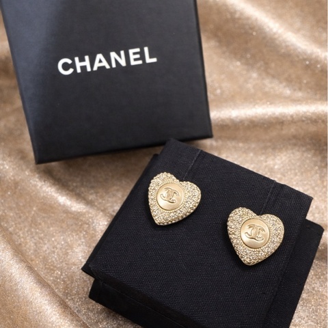 Chanel 愛心滿鑽耳環