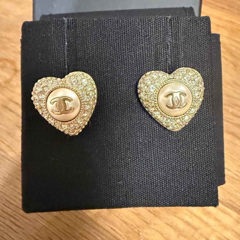 Chanel 愛心滿鑽耳環-1