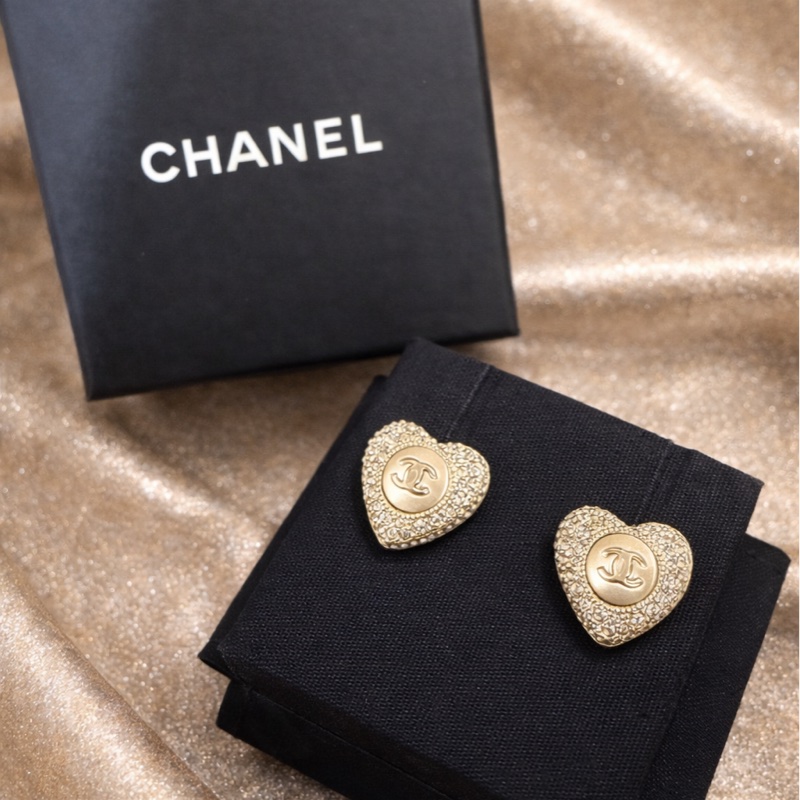 Chanel 愛心滿鑽耳環-5