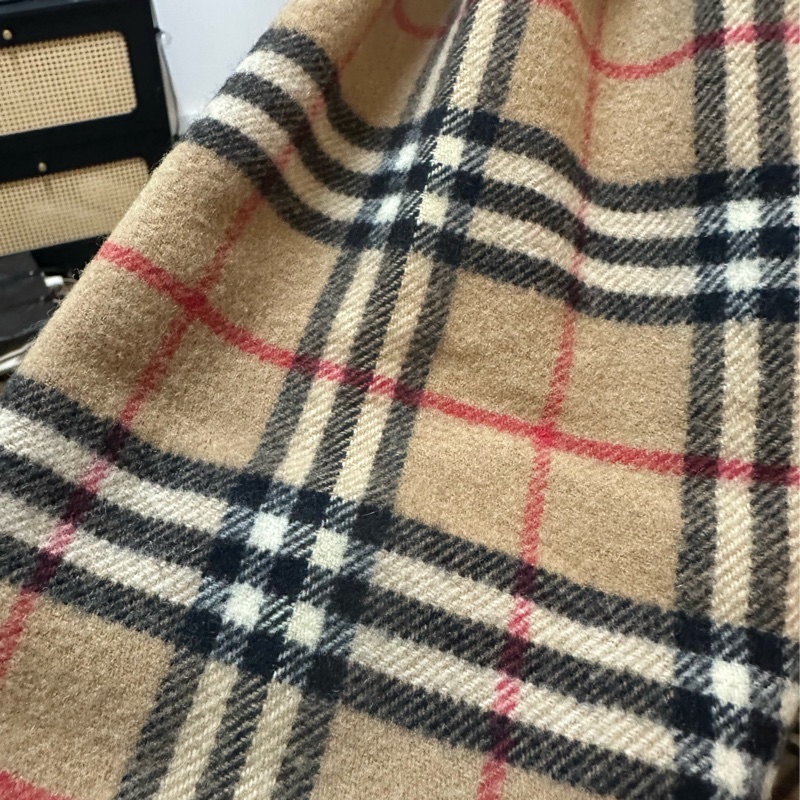 Burberry 經典格紋羊毛圍巾-12