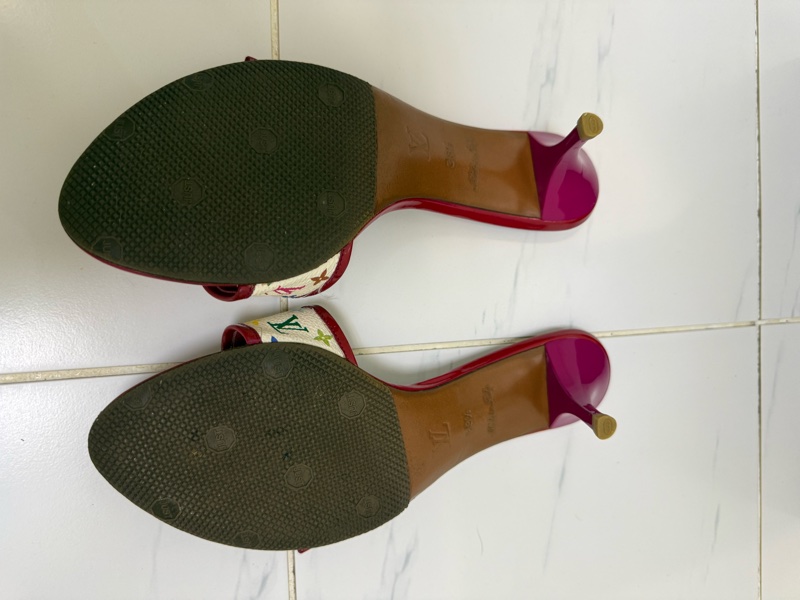 Louis Vuitton白底紅邊低跟涼鞋,尺寸38.5-7