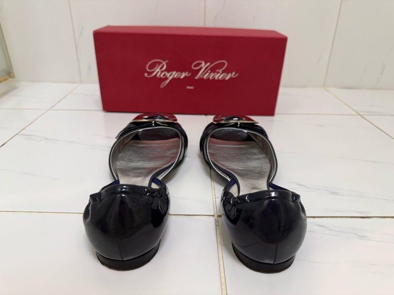 Roger Vivier深藍漆皮銀方扣魚口平底鞋,尺寸38.5-3