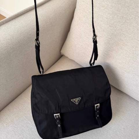 Prada中古郵差尼龍斜挎包