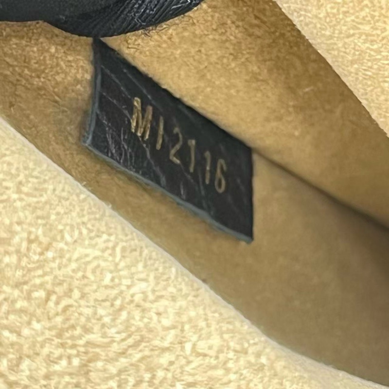 97新Louis Vuitton 路易威登 黑色荔枝紋Volta通勤包 尺寸27*17-7