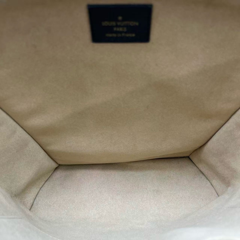 97新Louis Vuitton 路易威登 黑色荔枝紋Volta通勤包 尺寸27*17-8