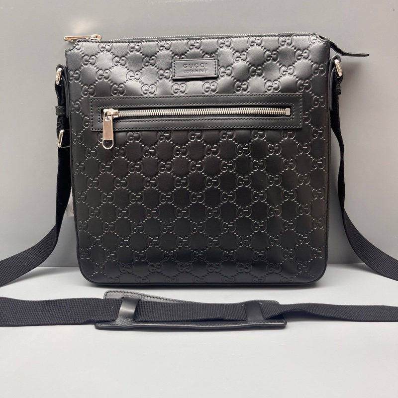 98新GUCCI 黑色壓花休閒郵差包 尺寸28*27-0