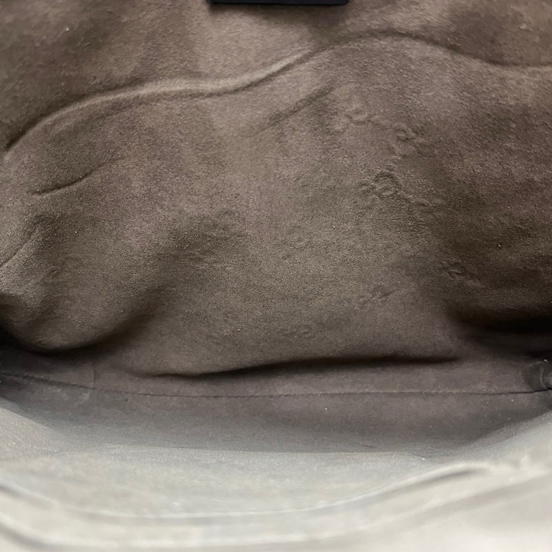 98新GUCCI 黑色壓花休閒郵差包 尺寸28*27-8