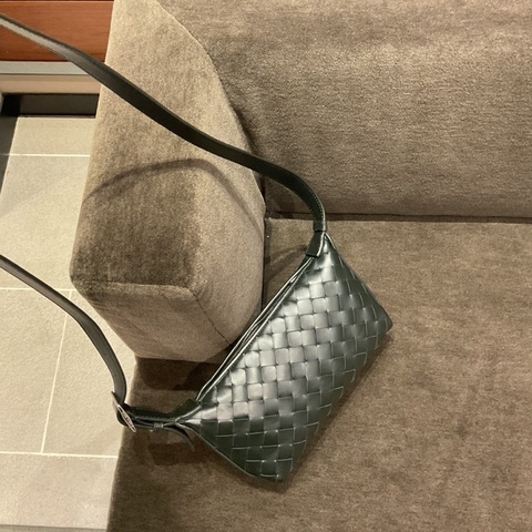 全新 BV爆款斜背包 深綠