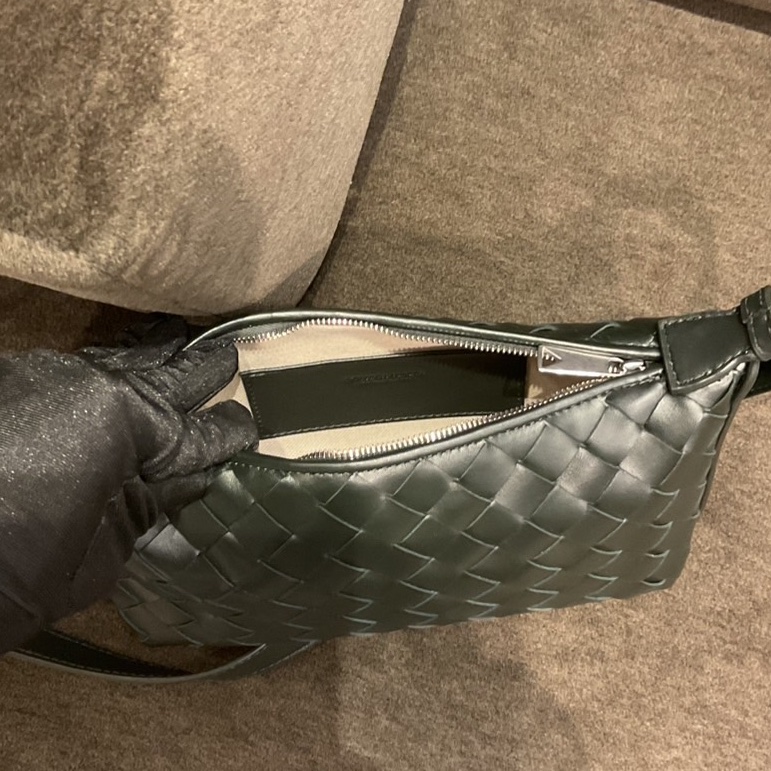 全新 BV爆款斜背包 深綠-1