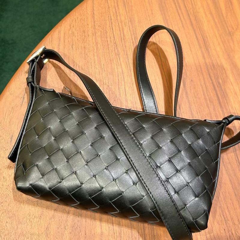 全新 BV爆款斜背包 深綠-4