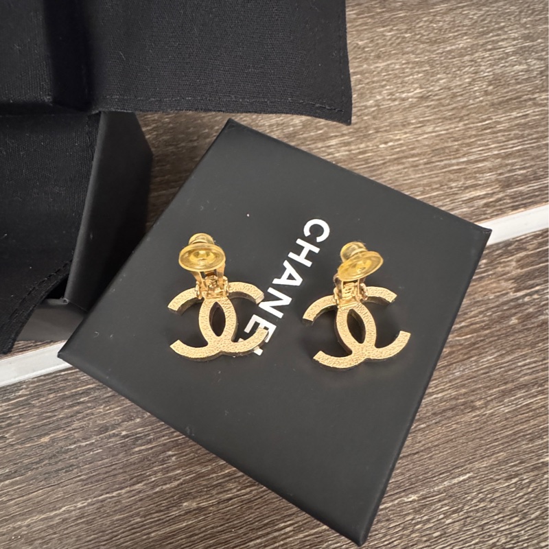 Chanel 香奈兒缺貨款logo淡金釦耳夾 耳環-5