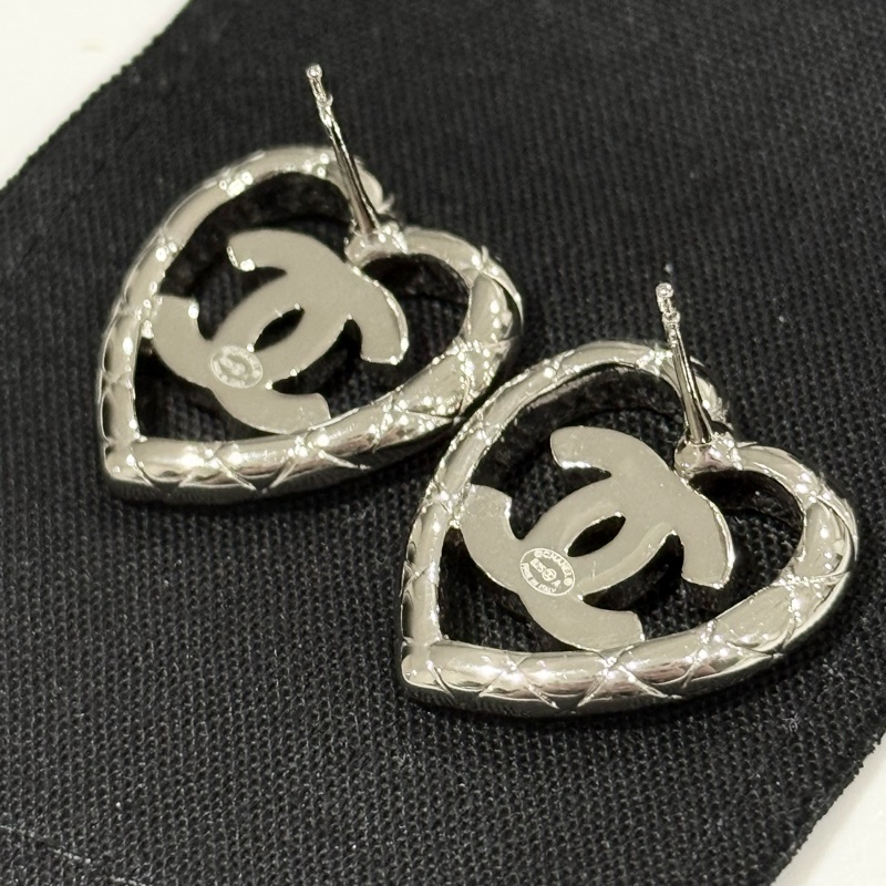 CHANEL 香奈兒25A 愛心鏤空耳環-3