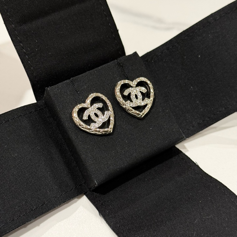 CHANEL 香奈兒25A 愛心鏤空耳環-6