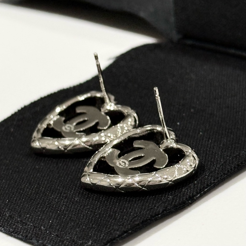 CHANEL 香奈兒25A 愛心鏤空耳環-8