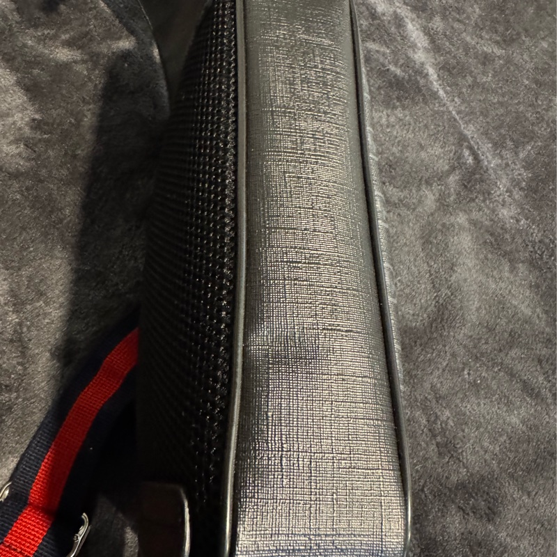 GUCCI黑色牛皮灰PVC銀錢拉鍊口袋胸包9成5【474293】-4