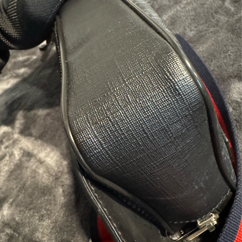 GUCCI黑色牛皮灰PVC銀錢拉鍊口袋胸包9成5【474293】-8