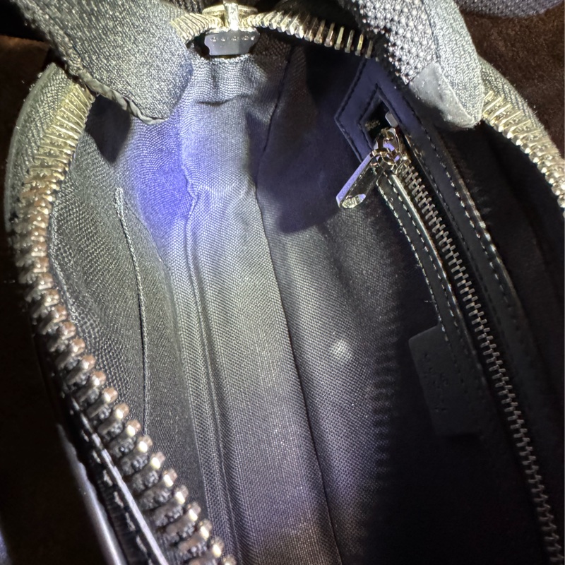 GUCCI黑色牛皮灰PVC銀錢拉鍊口袋胸包9成5【474293】-13