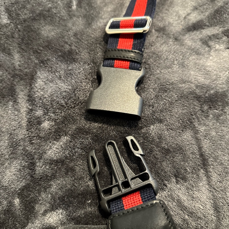 GUCCI黑色牛皮灰PVC銀錢拉鍊口袋胸包9成5【474293】-15