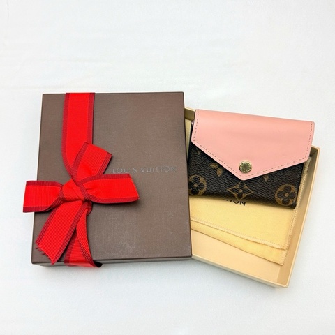 LV m62933 原花拚粉紅Zoe短夾