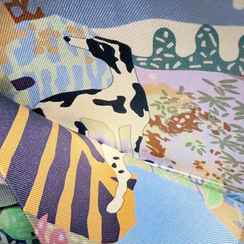 《招財綠 狗來富 好多狗狗》Hermes愛馬仕氣泡綠絲巾長夾 花園狗Silk In Epsom小牛皮拉鏈長夾-3