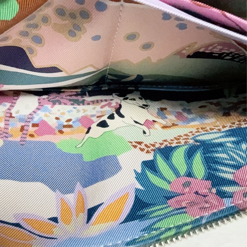 《招財綠 狗來富 好多狗狗》Hermes愛馬仕氣泡綠絲巾長夾 花園狗Silk In Epsom小牛皮拉鏈長夾-4
