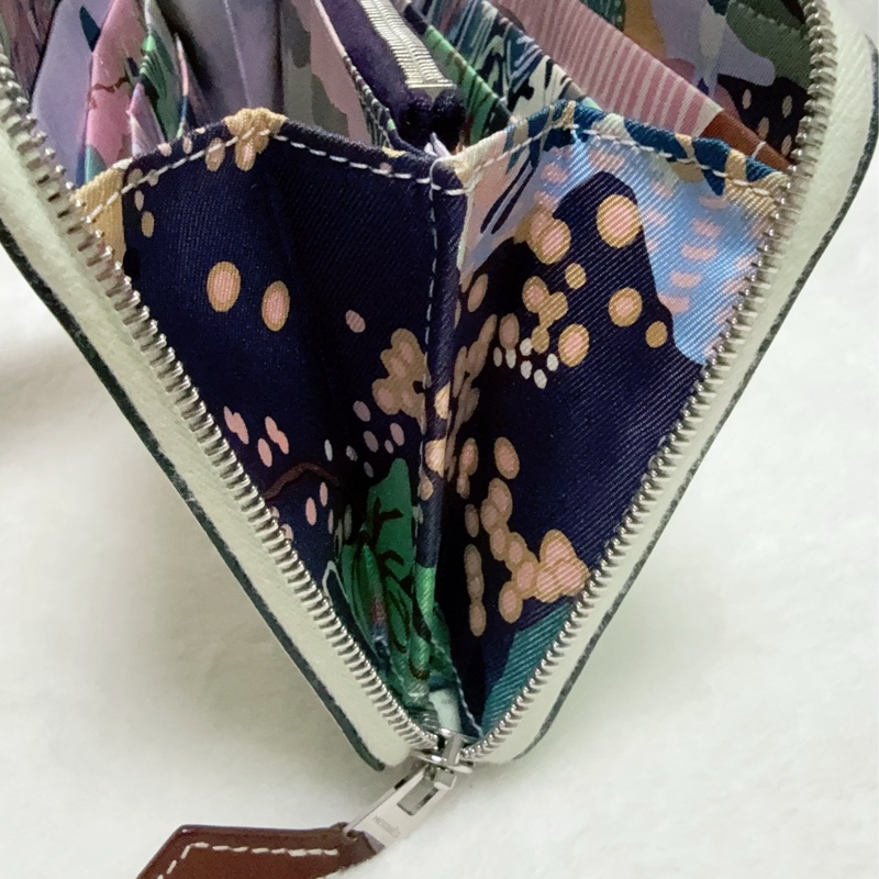 《招財綠 狗來富 好多狗狗》Hermes愛馬仕氣泡綠絲巾長夾 花園狗Silk In Epsom小牛皮拉鏈長夾-27