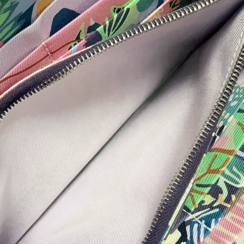 《招財綠 狗來富 好多狗狗》Hermes愛馬仕氣泡綠絲巾長夾 花園狗Silk In Epsom小牛皮拉鏈長夾-29